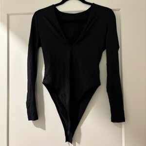 Women’s deep v neck long sleeve black bodysuit seamless